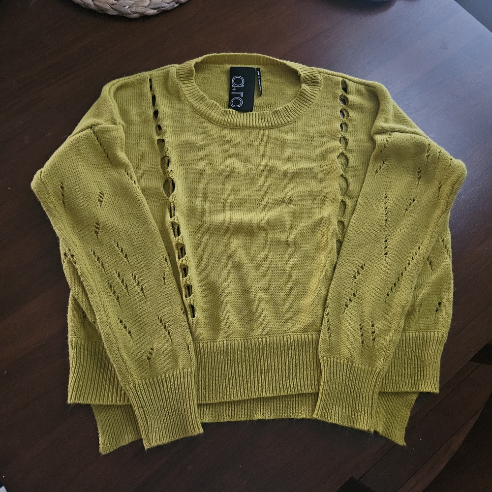 Small Nordstrom's A + Ro fun flirty yellow lightweight sweater